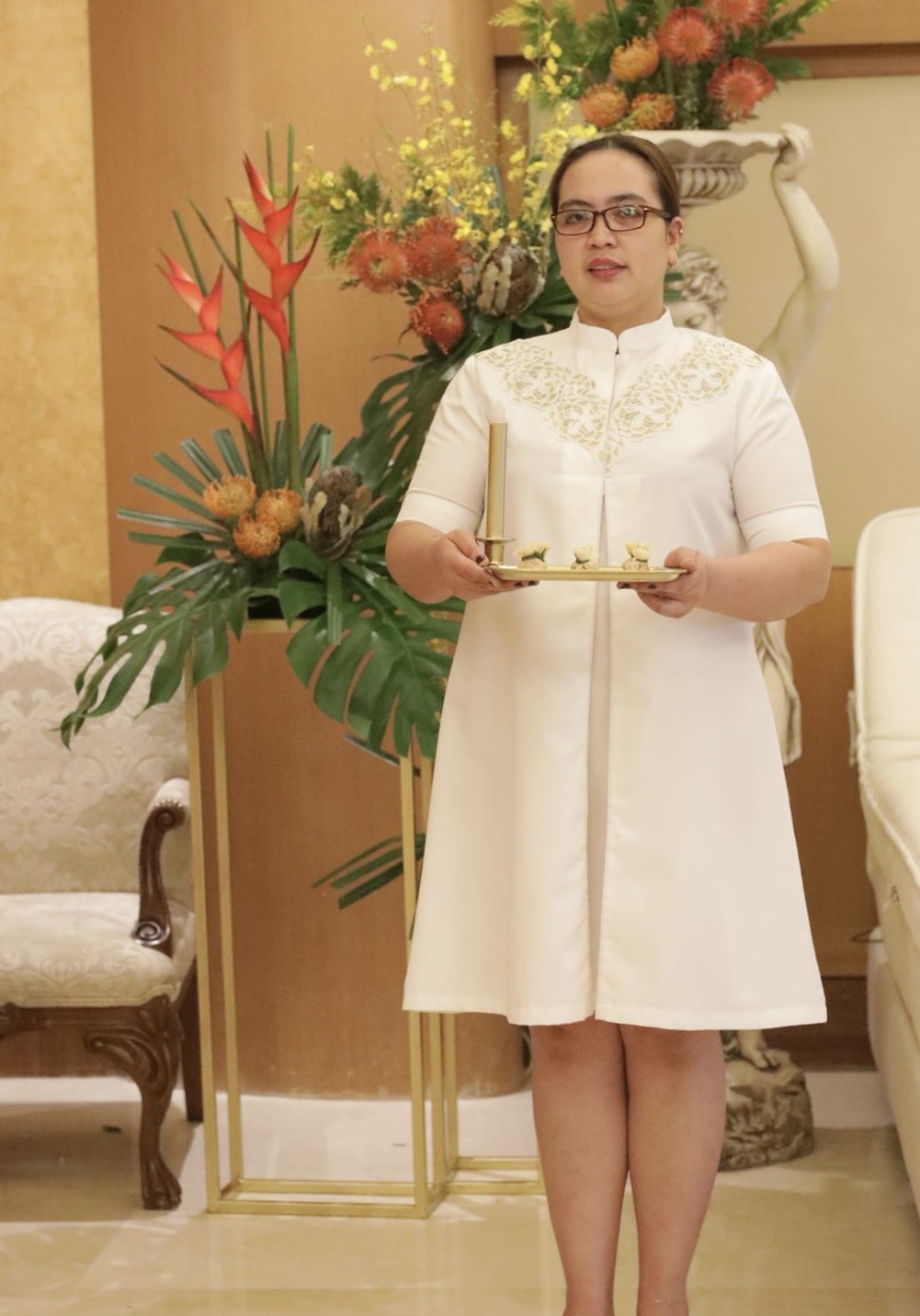 يونيفورم تطريز ذهبي