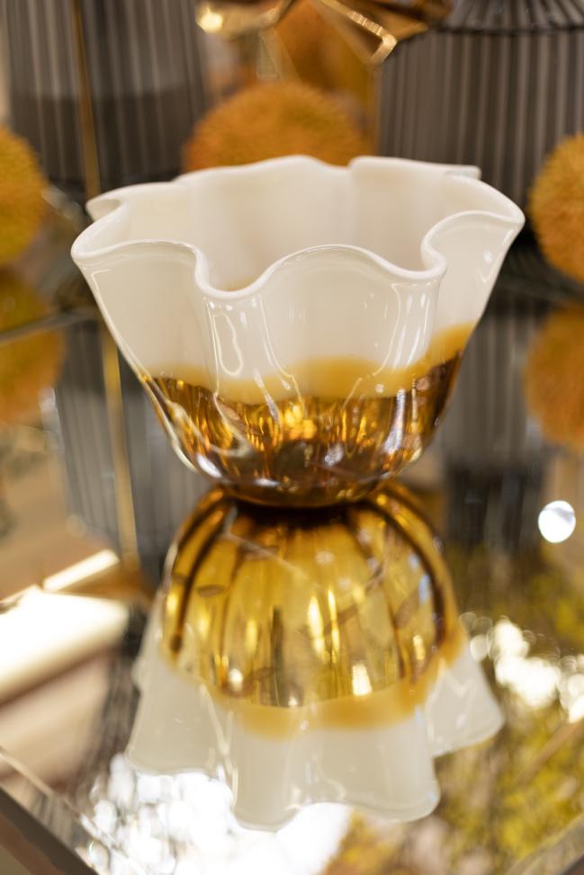 ابيض و ذهبي ورده