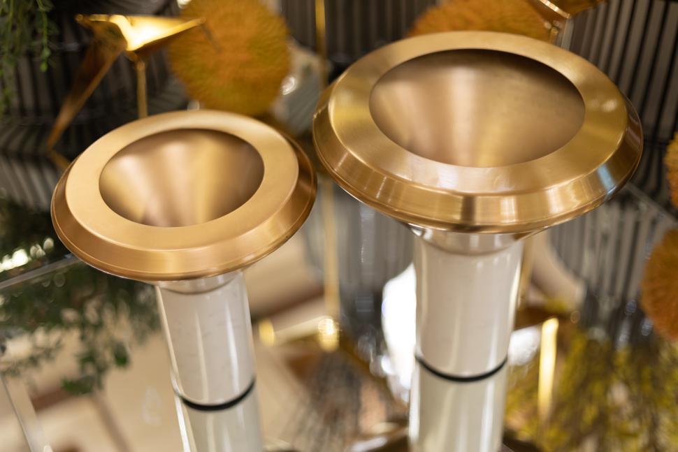 اسطوانات ابيض ذهبي