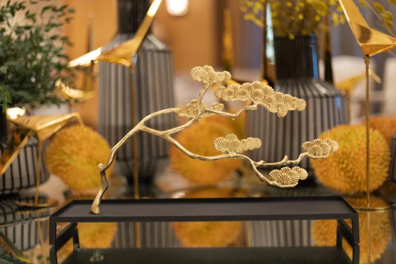 اسود و ذهبي ورده للموالح