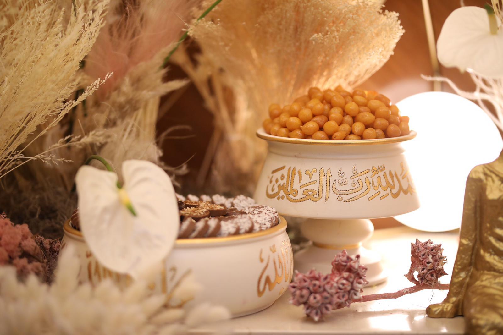 طقم ذهبي مع اوف وايت